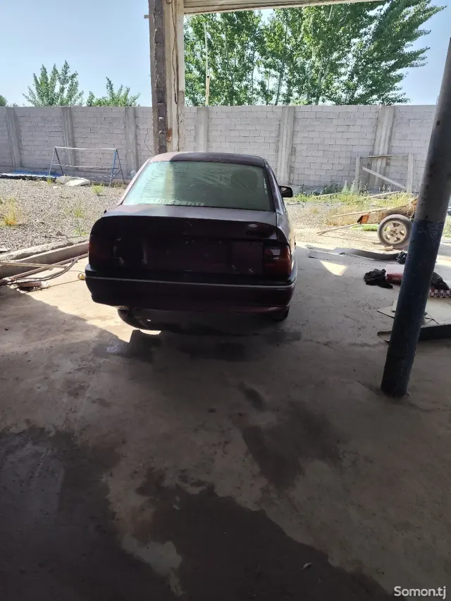 Opel Vectra A 1993 · 1.6 MT