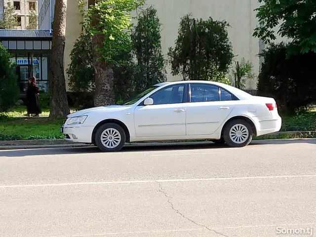 Hyundai Sonata 2009 · 2.0 AT
