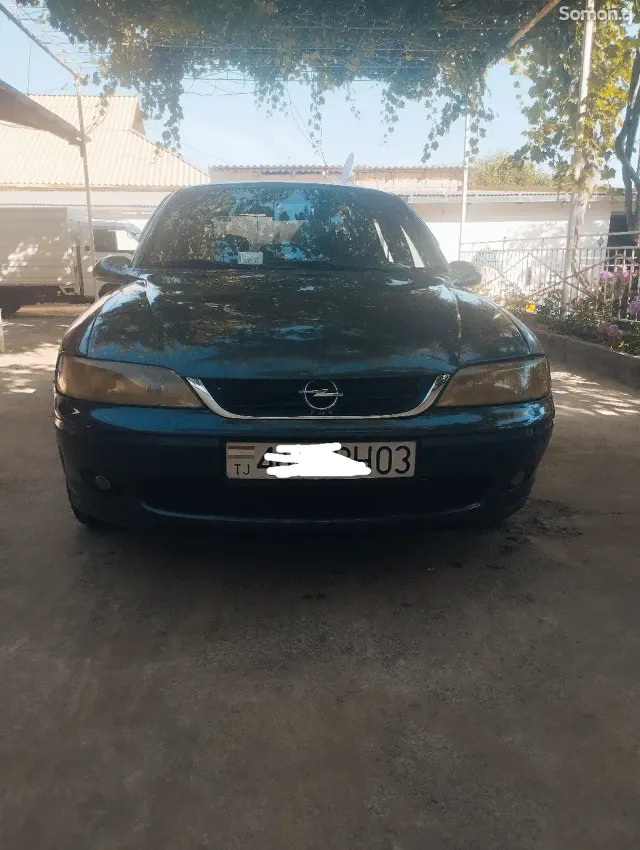 Opel Vectra B 1995 · 1.6 MT