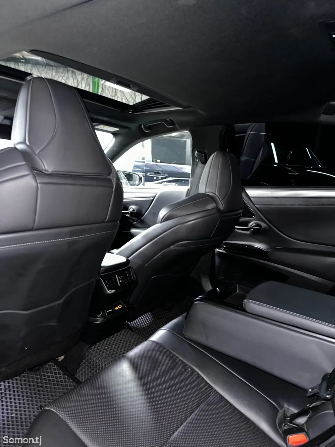 Lexus ES series 2019 · 3.0 AT