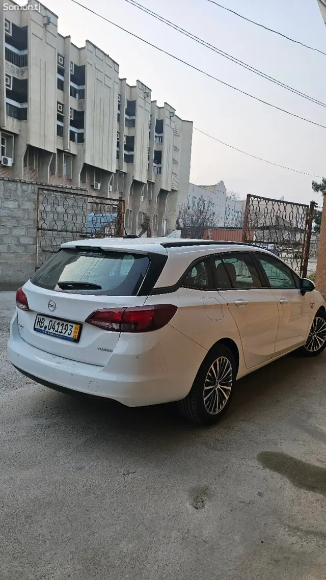 Opel Astra K 2016 · 1.4 MT