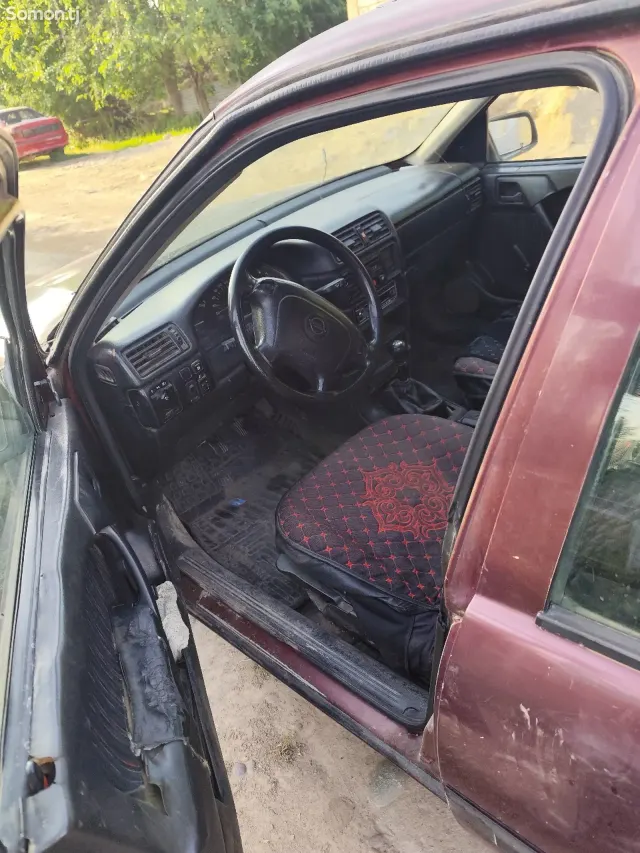 Opel Astra F 1993 · 1.6 MT