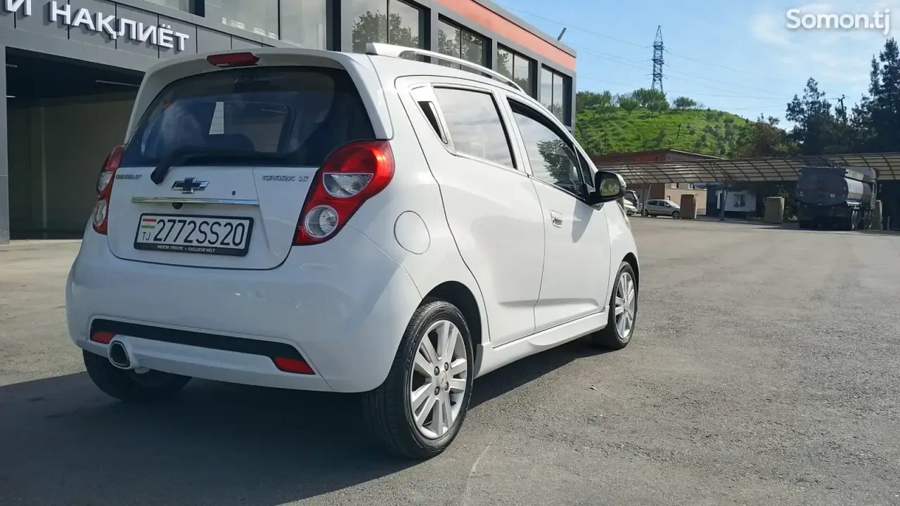 Chevrolet Spark 2015 · 1.2 AT