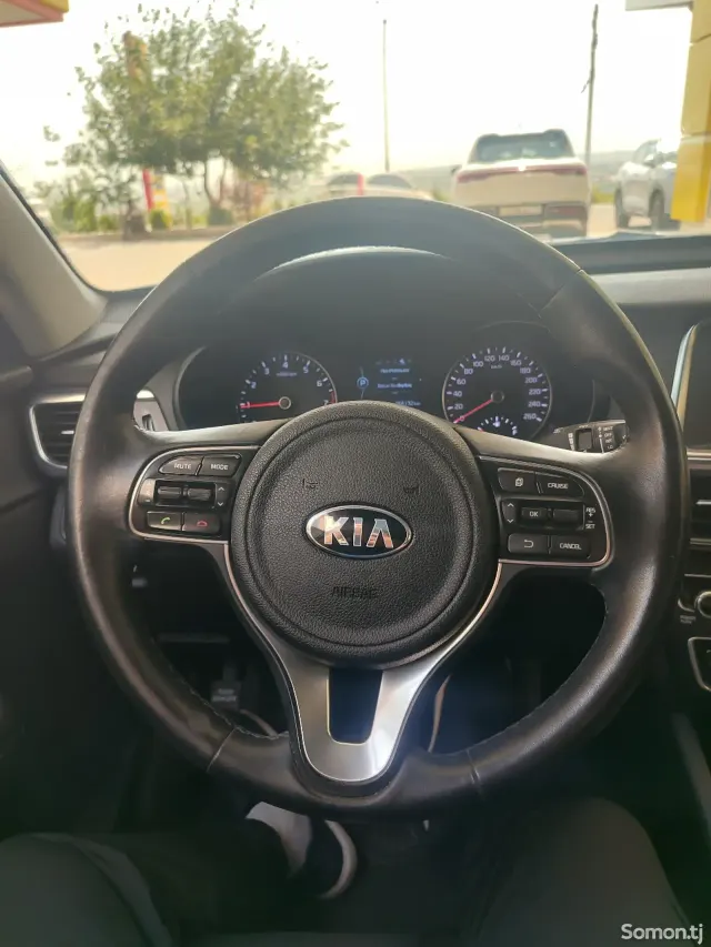 Kia K5 2016 · 2.0 AT