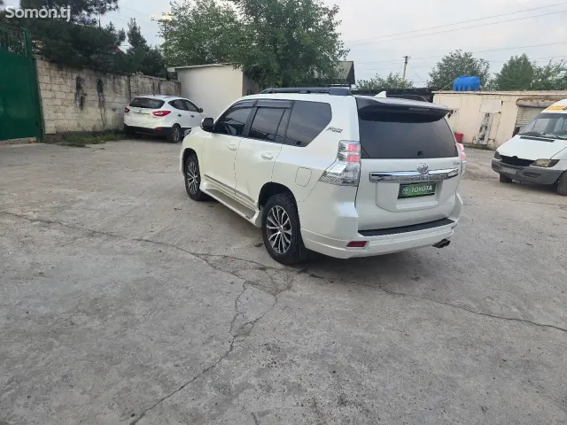 Toyota Land Cruiser Prado 2016 · 2.8 AT