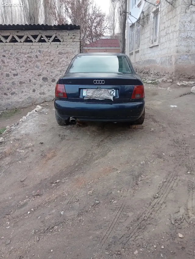 Audi A4 1995 · 1.8 MT