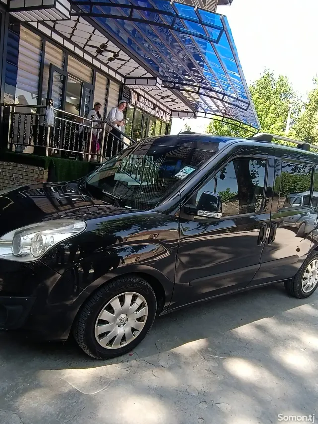 Opel Combo 2014 · 1.6 MT