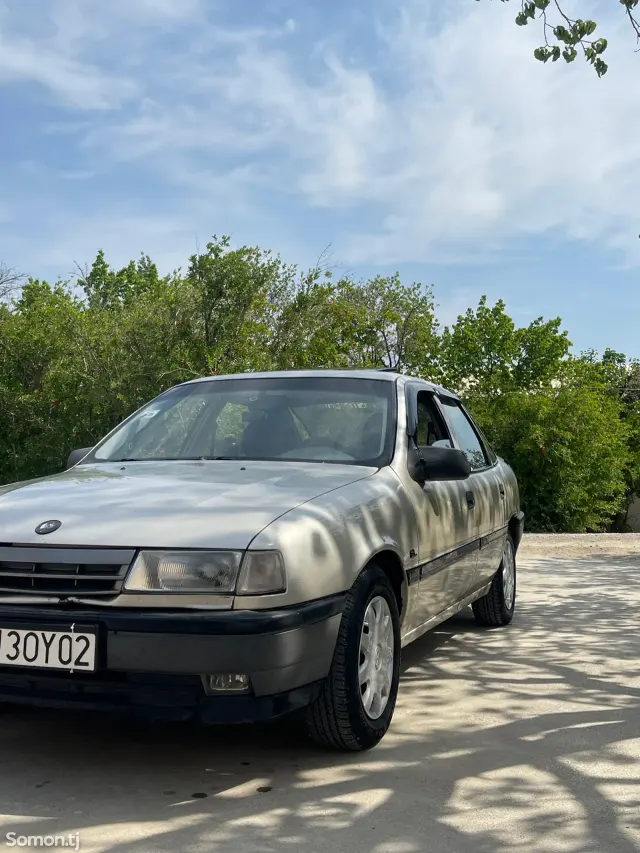 Opel Vectra A 1992 · 1.6 MT