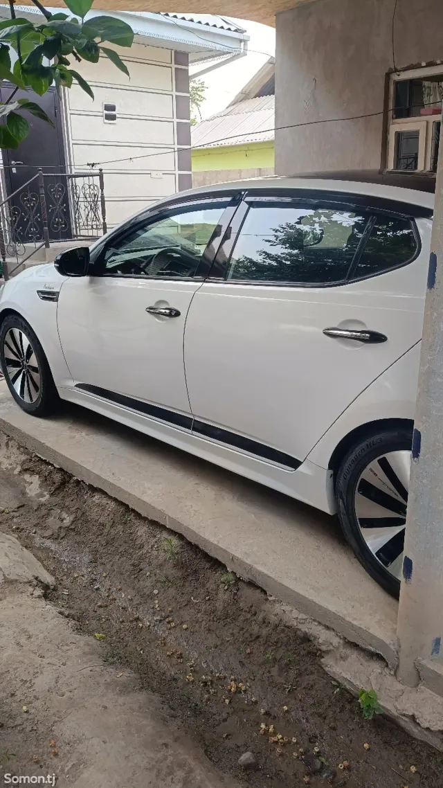 Kia K5 2011 · 2.0 AT