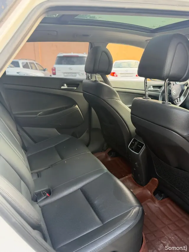 Hyundai Tucson 2015 · 1.6 AT