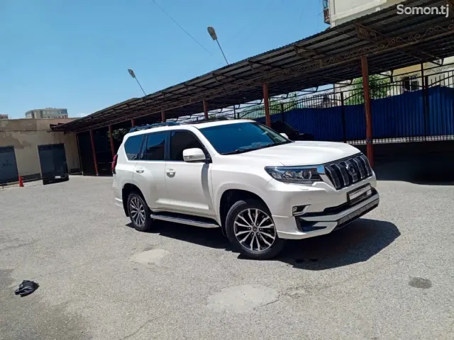 Toyota Land Cruiser Prado 2023 · 3.0 AT