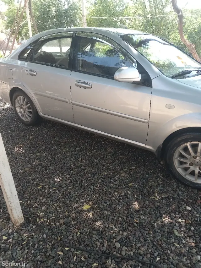Chevrolet Lacetti 2004 · 1.6 MT