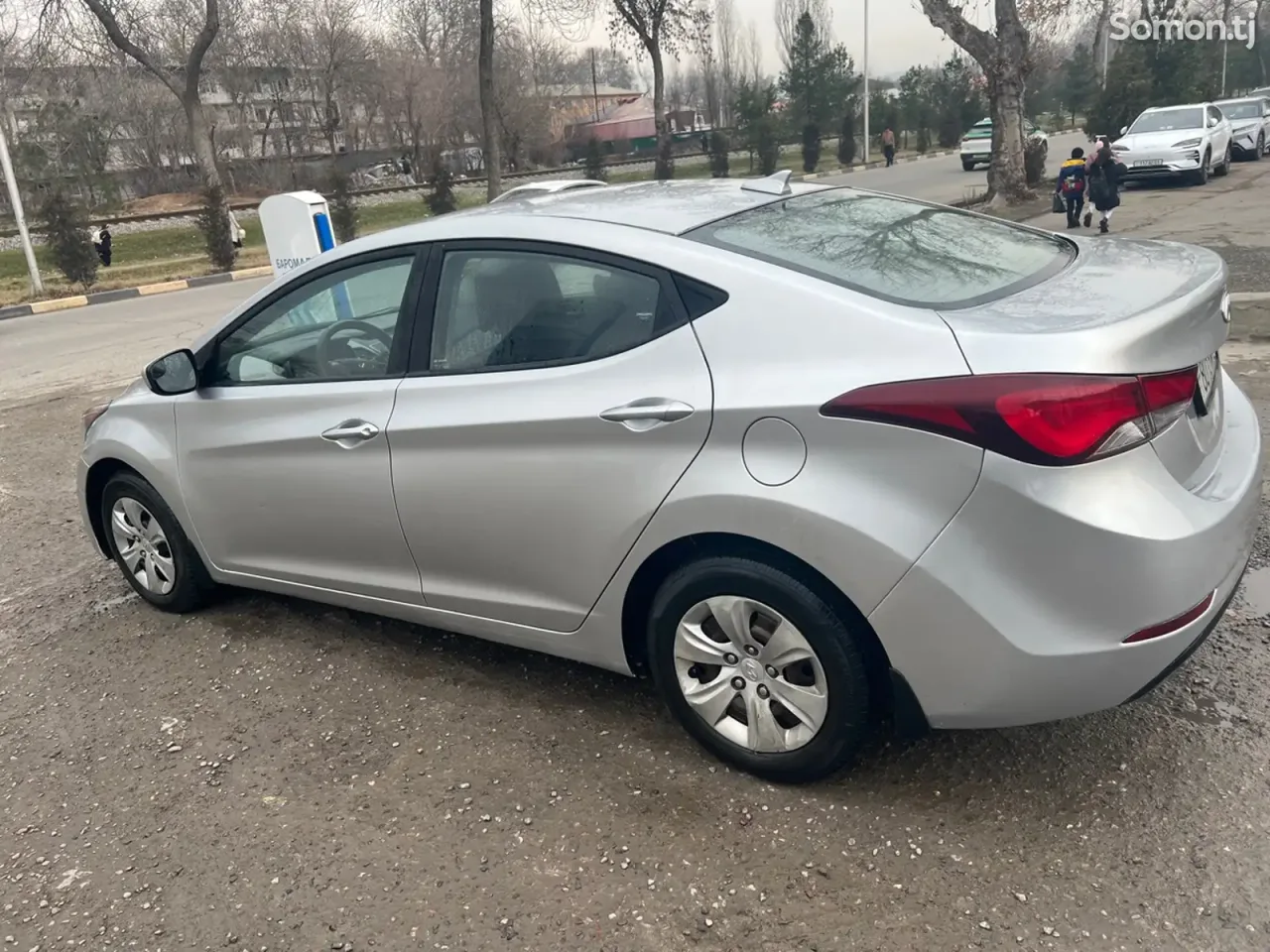 Hyundai Elantra 2016 · 1.8 AT
