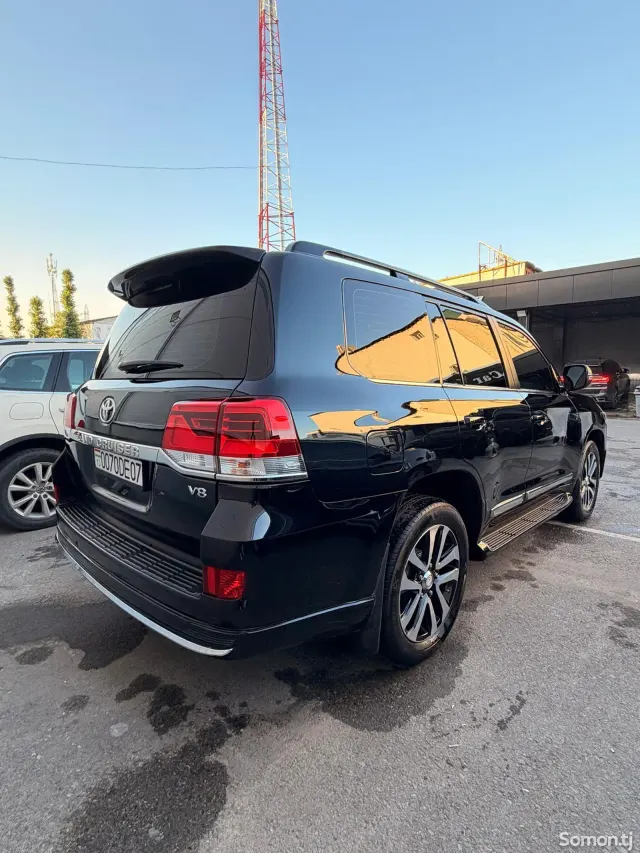 Toyota Land Cruiser 2017 · 4.6 AT