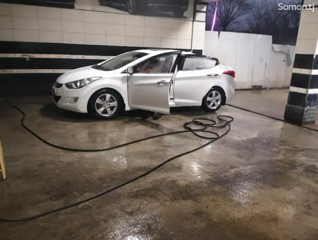 Hyundai Avante 2012 · 1.6 AT