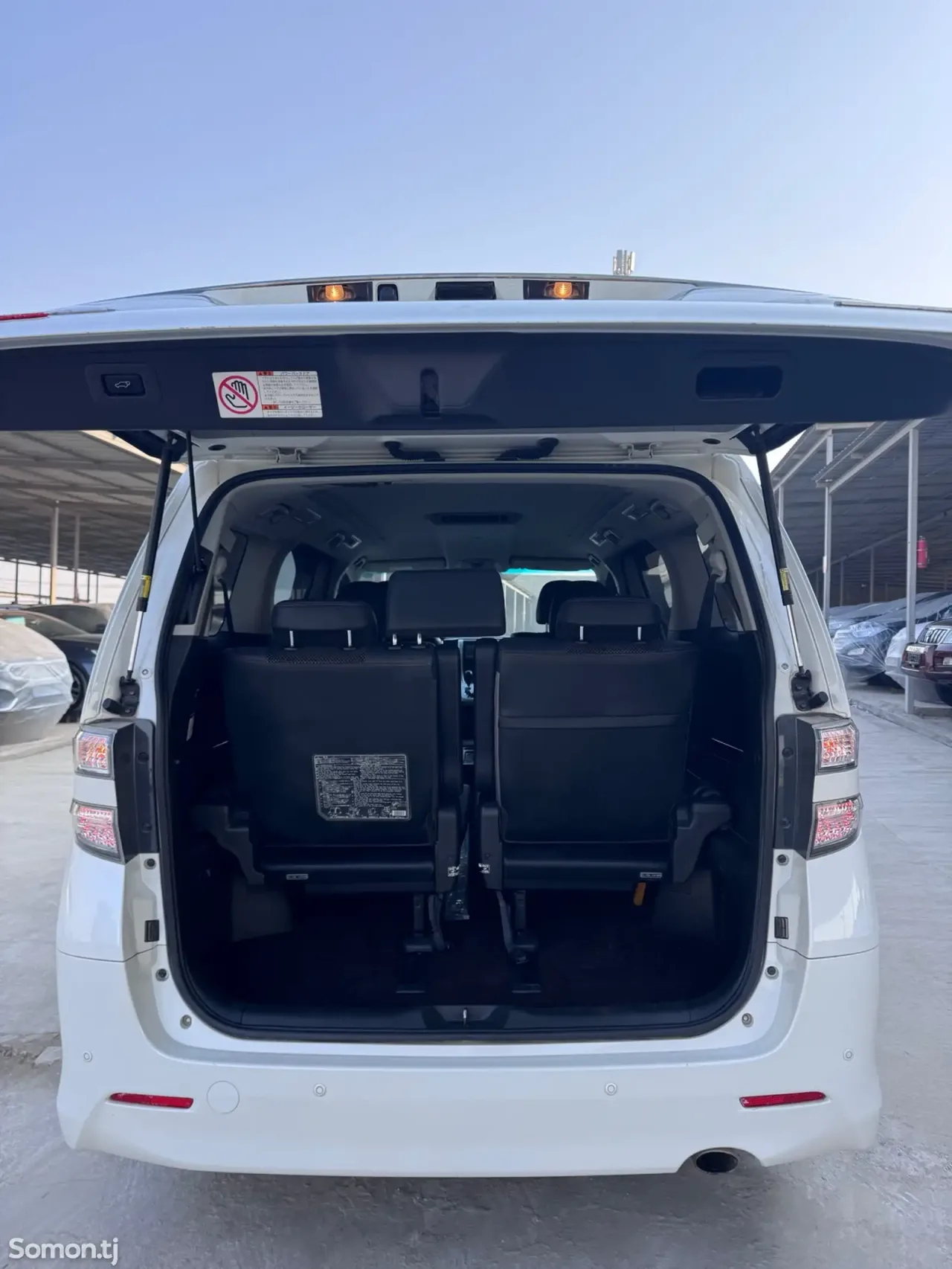 Toyota Vellfire 2014 · 2.4 AT
