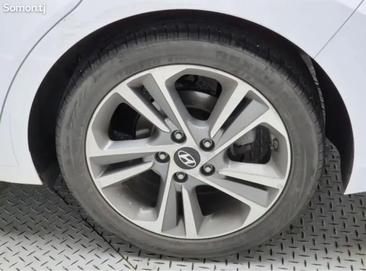 Hyundai Avante 2018 · 1.6 AT