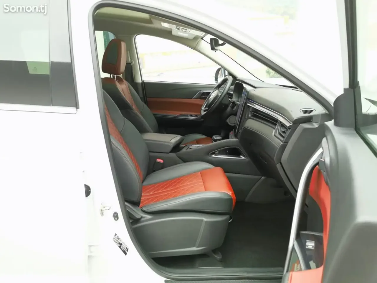Dongfeng L8 2000 · 1.5 AT