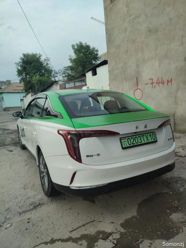 Hongqi E-QM5 2024 · AT