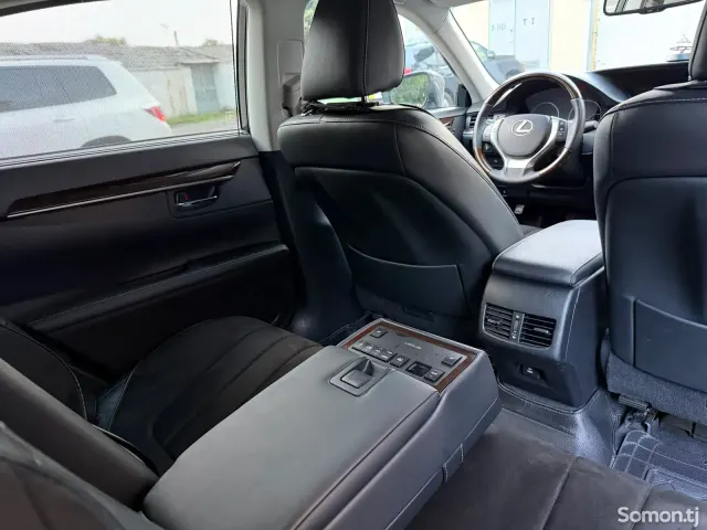 Lexus ES series 2015 · 3.0 AT