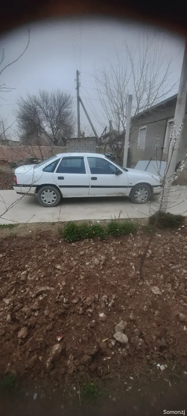 Opel Vectra A 1988 · 1.6 MT