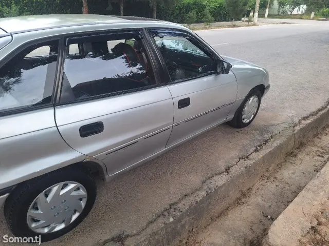 Opel Astra F 1993 · 1.6 MT