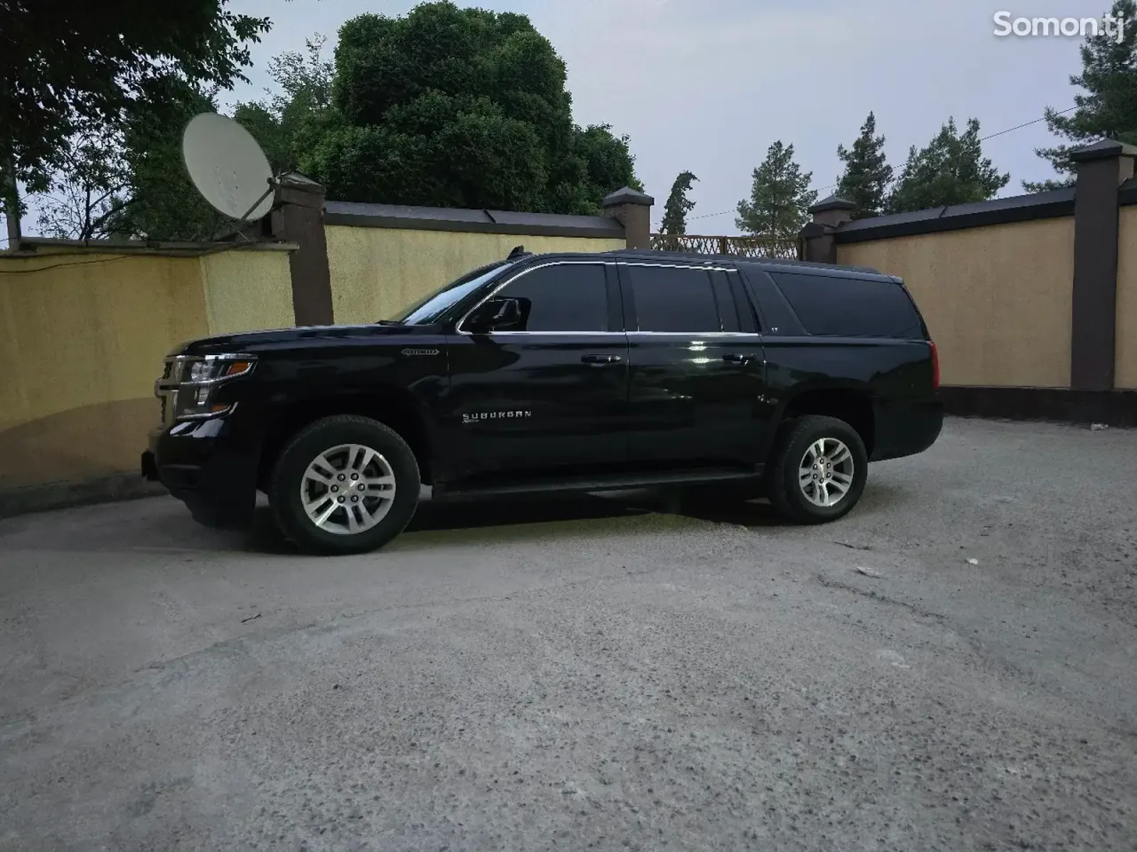 Chevrolet Suburban 2016 · 5.3 AT