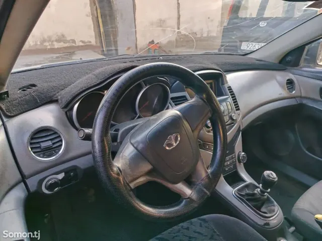 Chevrolet Cruze 2009 · 1.8 MT