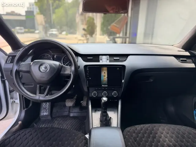 Skoda Octavia 2017 · 1.6 AT