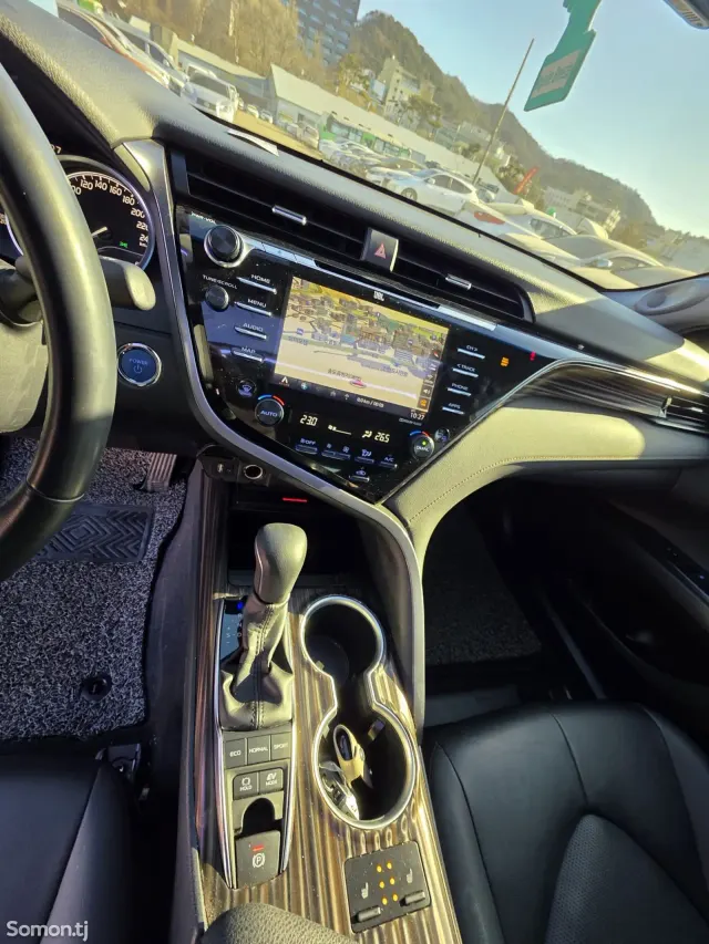 Toyota Camry 2019 · 2.5 AT