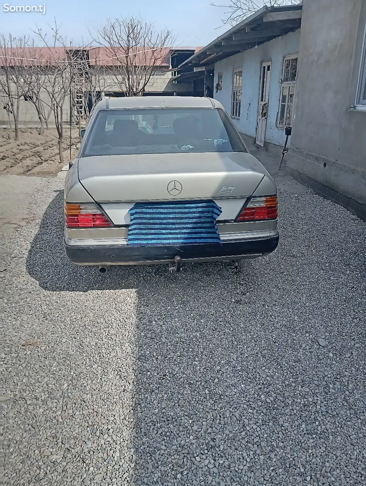 Mercedes-Benz W124 1992 · 2.0 MT