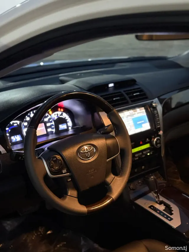 Toyota Camry 2014 · 2.5 AT