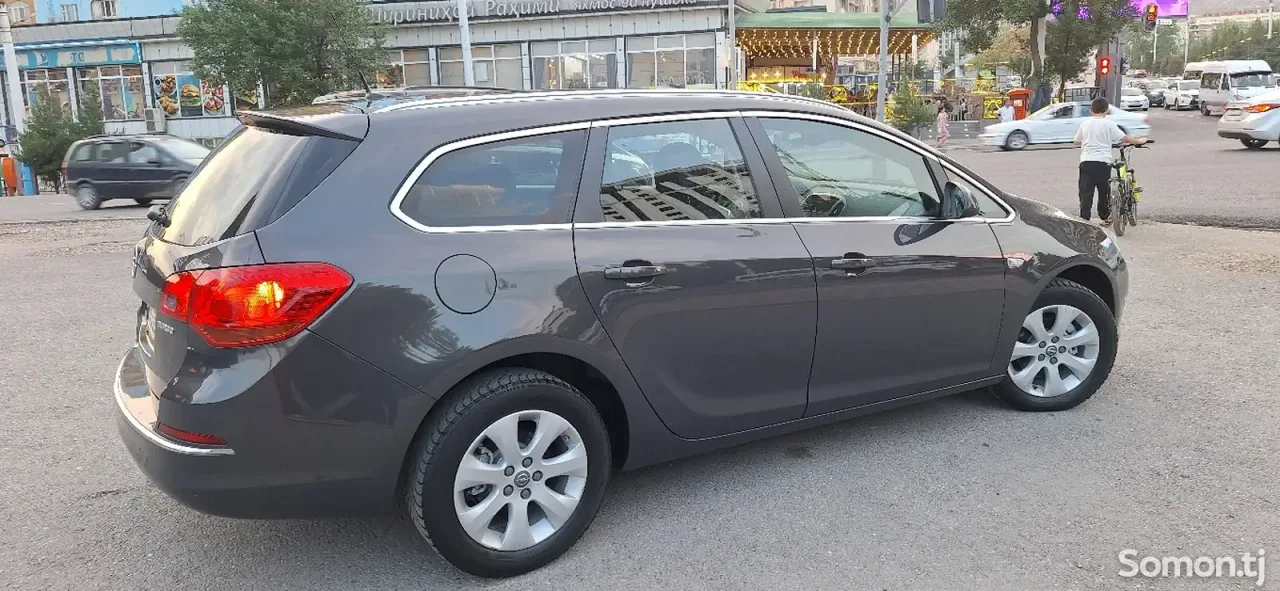 Opel Astra J 2015 · 1.4 MT