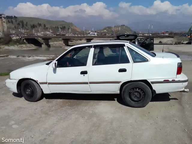 Daewoo Nexia 1995 · 1.5 MT
