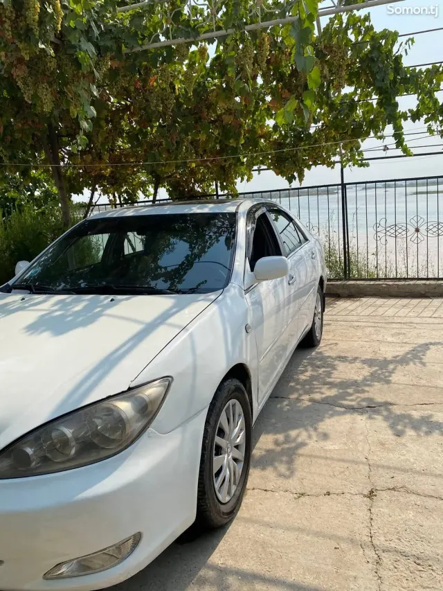 Toyota Camry 2004 · 2.4 AT