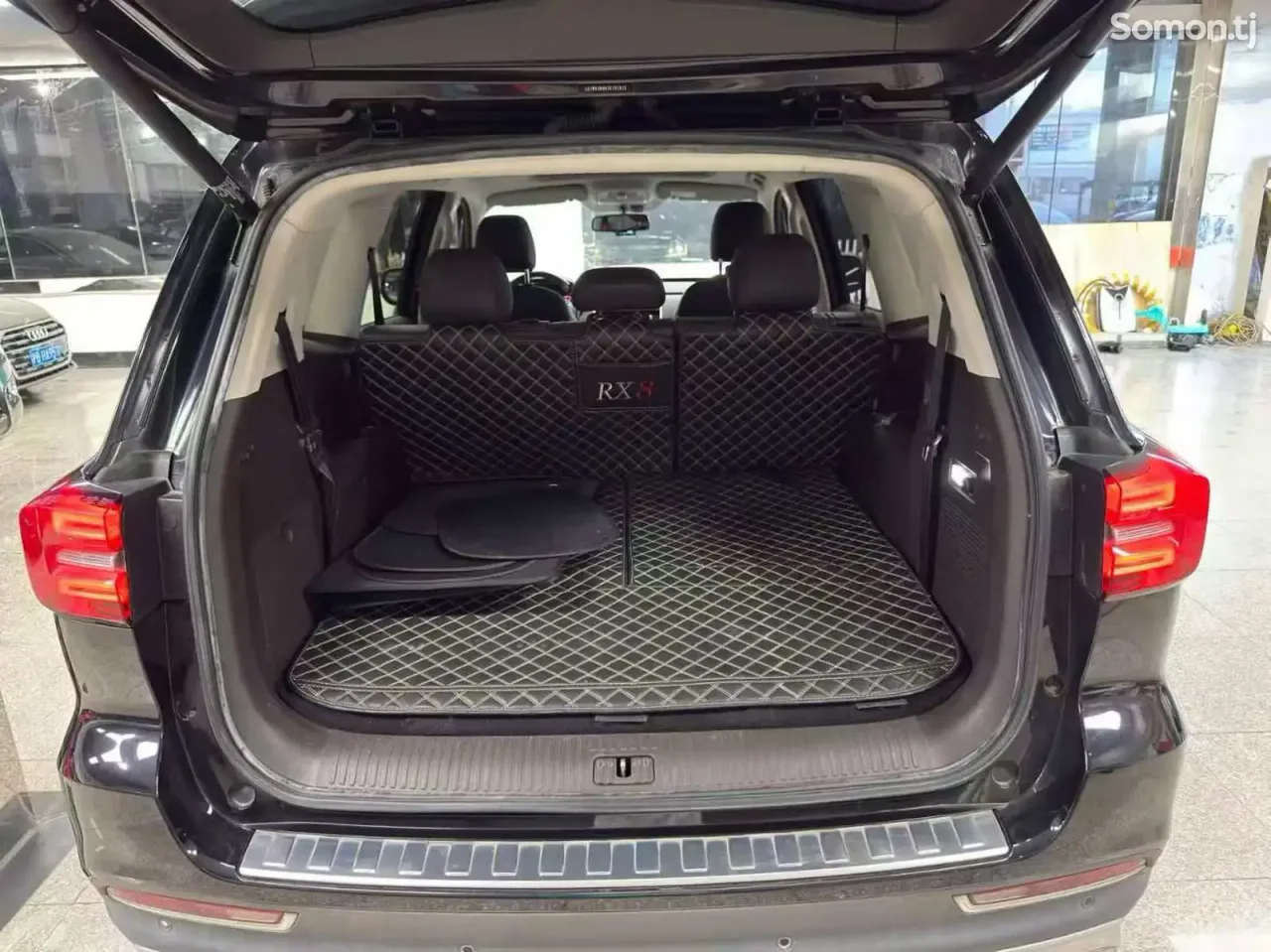 Roewe RX8 2018 · AT
