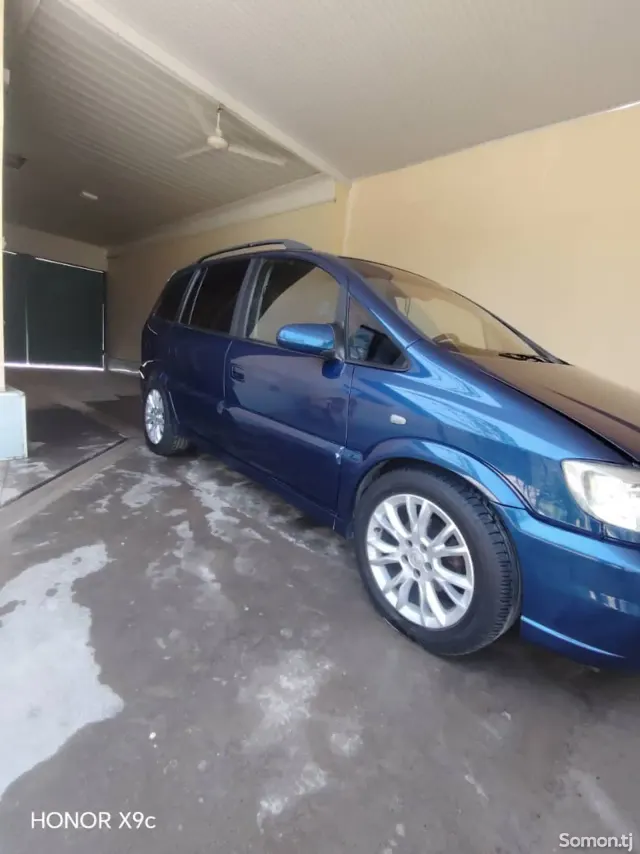 Opel Zafira 2005 · 1.8 MT