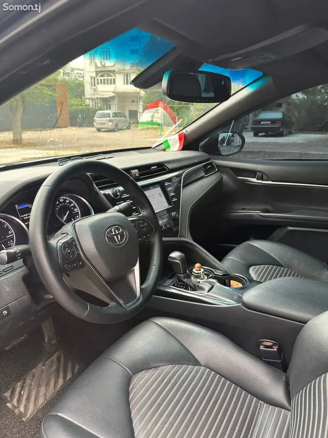 Toyota Camry 2018 · 2.5 AT