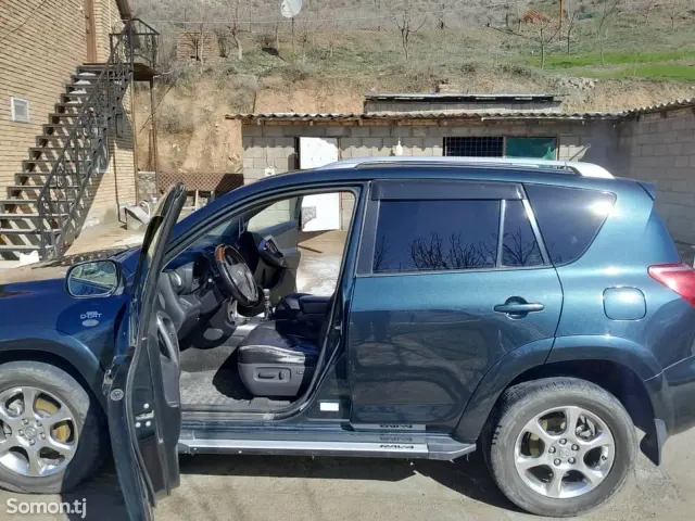 Toyota RAV 4 2008 · 2.2 MT
