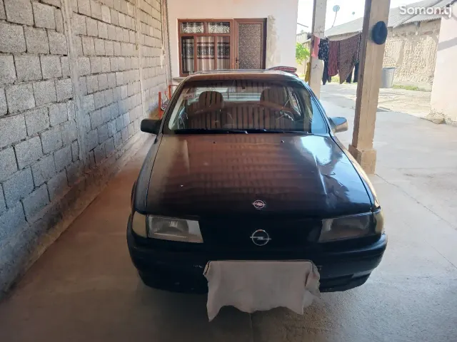 Opel Vectra A 1992 · 1.6 MT