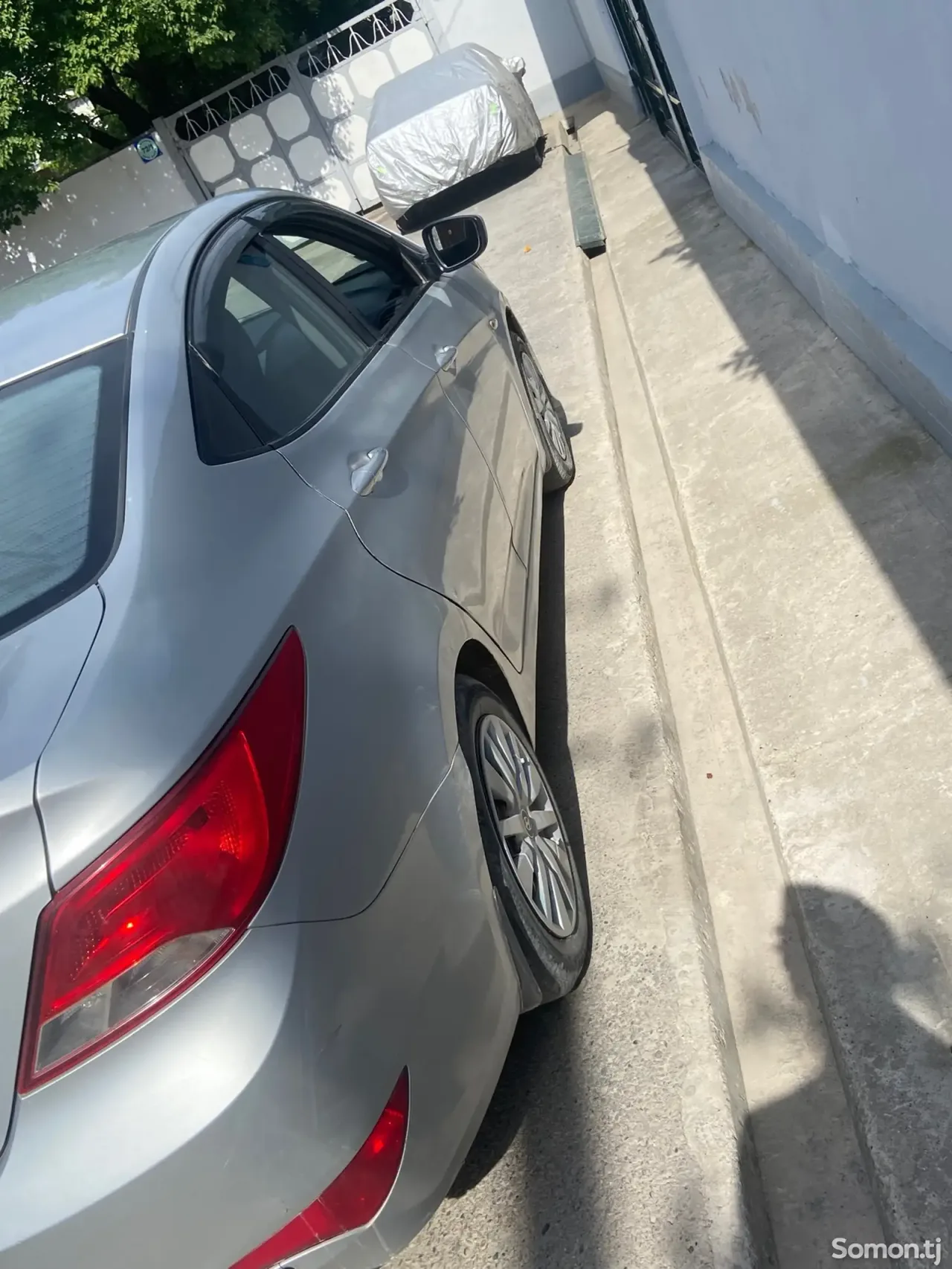 Hyundai Solaris 2015 · 1.6 MT