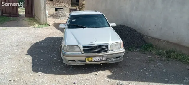 Mercedes-Benz C class 1995 · 2.0 MT
