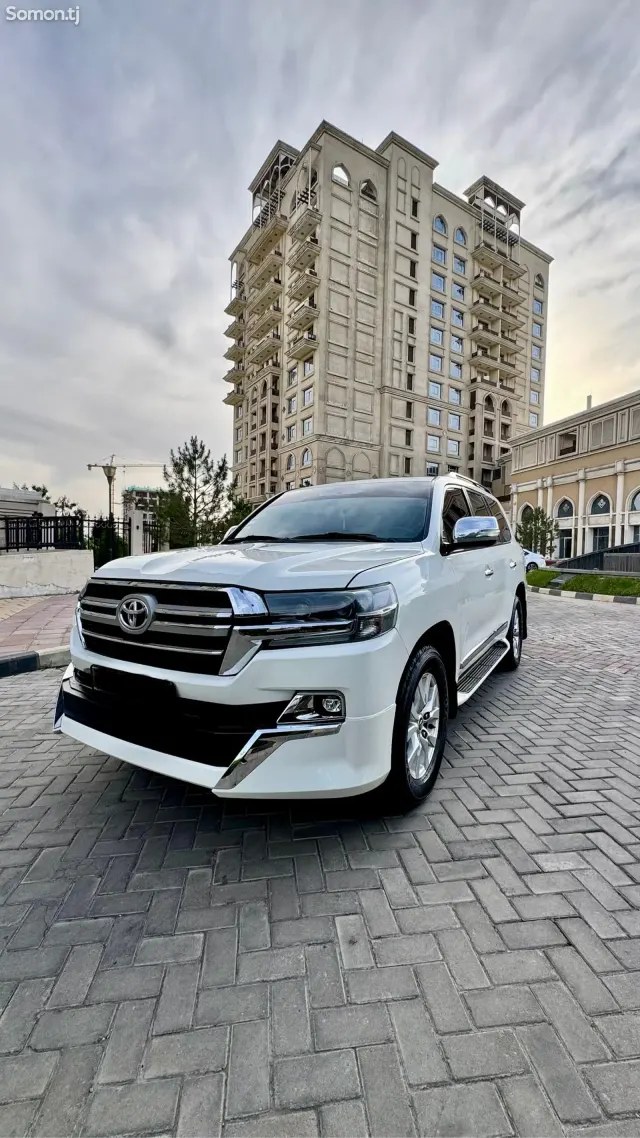 Toyota Land Cruiser 2014 · 4.6 AT