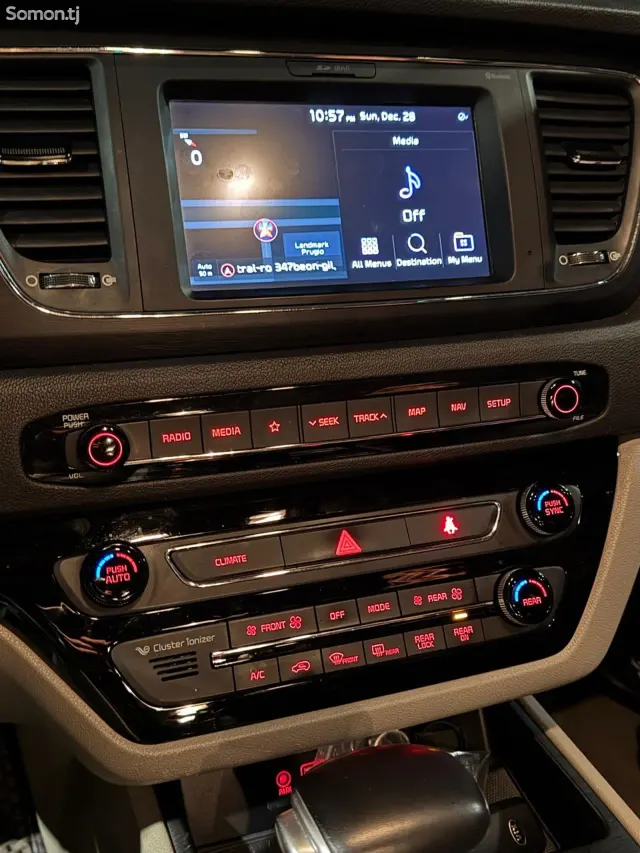 Kia Carnival 2019 · 2.2 AT