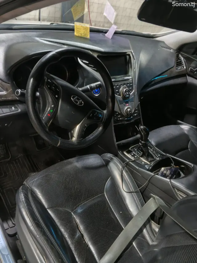Hyundai Grandeur 2011 · 2.4 AT