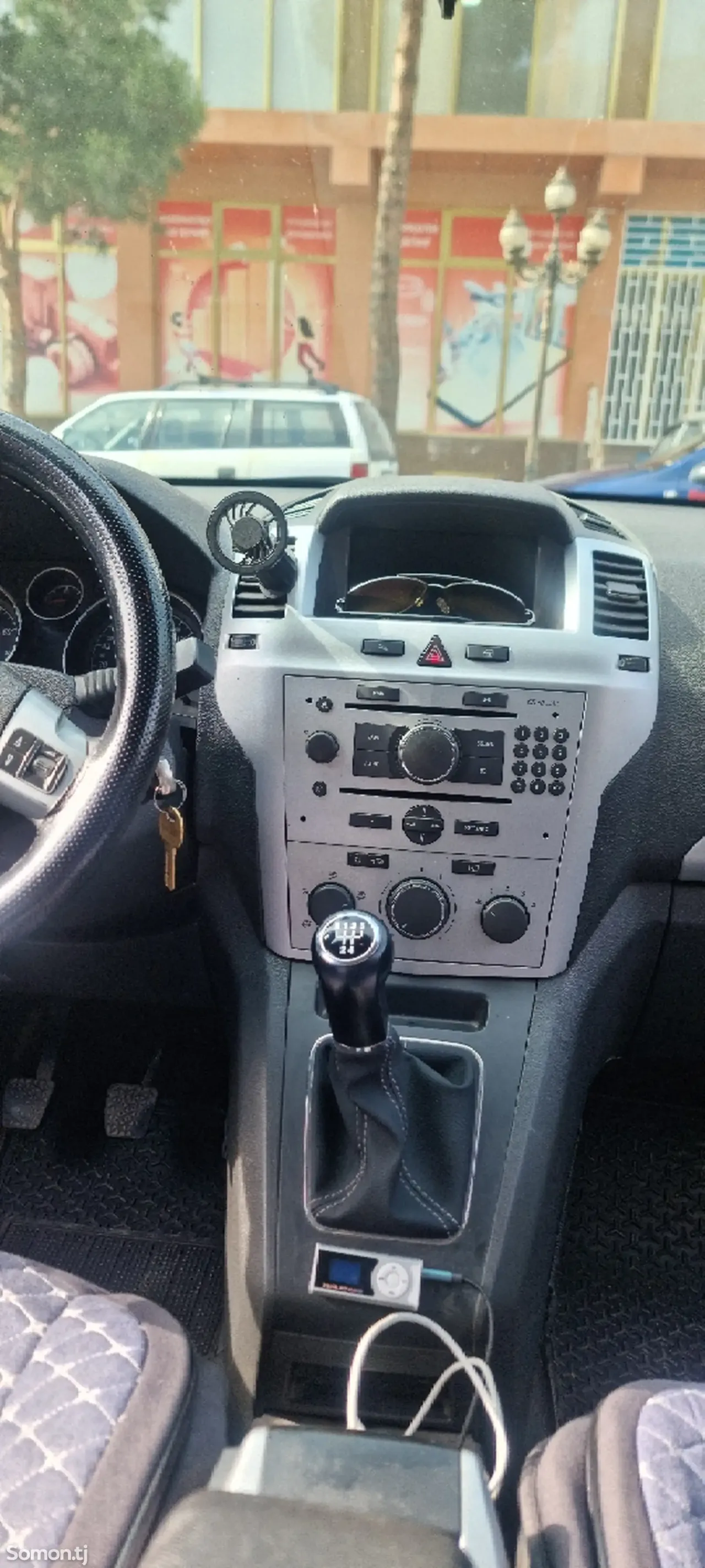 Opel Zafira 2009 · 1.6 MT