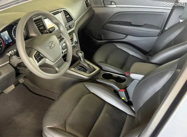 Hyundai Avante 2017 · 1.6 AT
