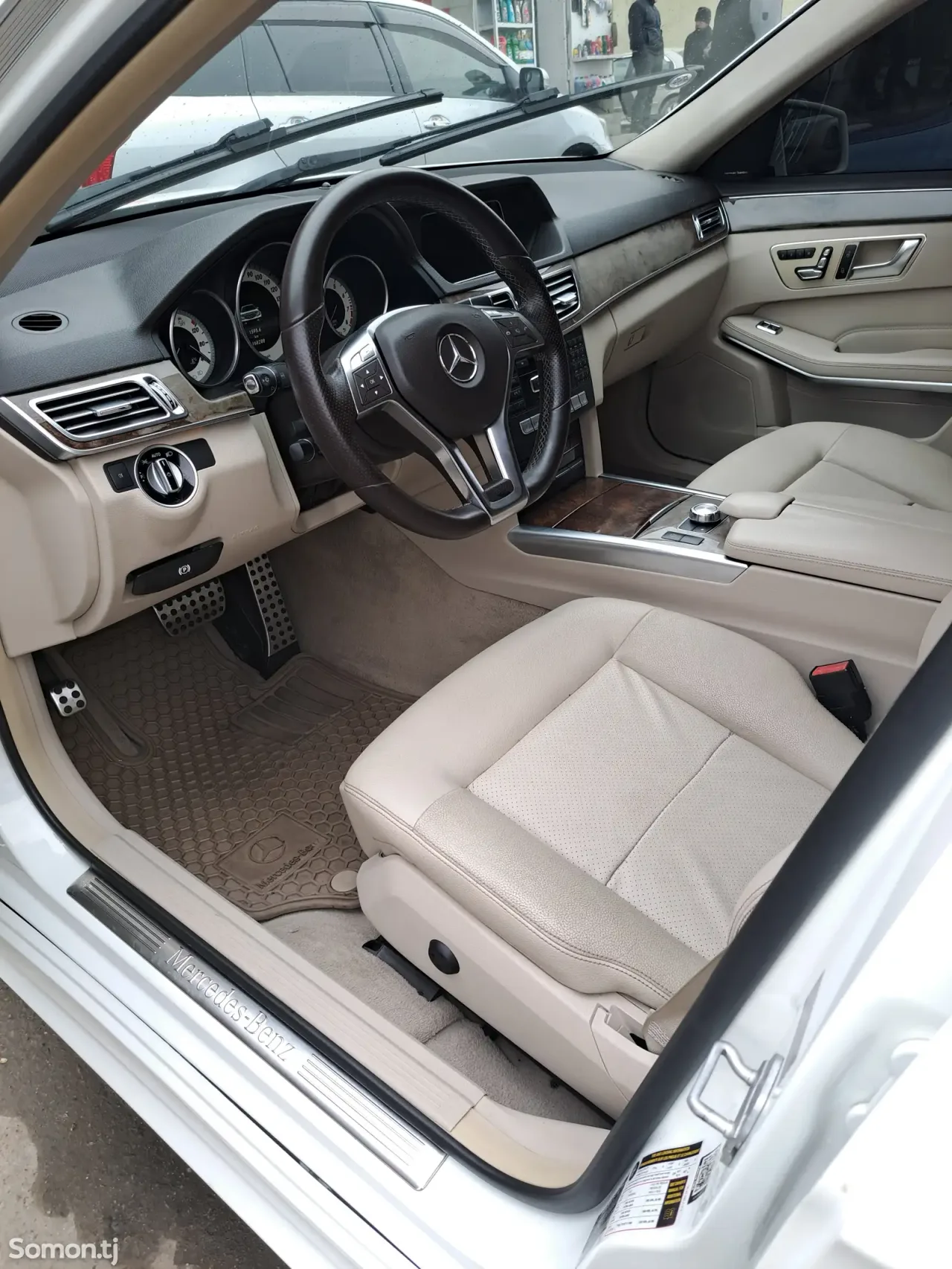 Mercedes-Benz E class 2015 · 3.5 AT