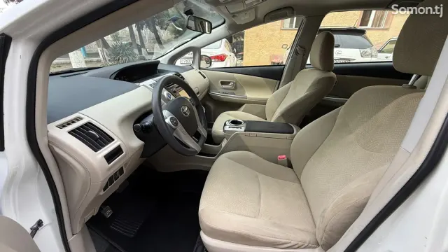 Toyota Prius 2014 · 1.8 AT