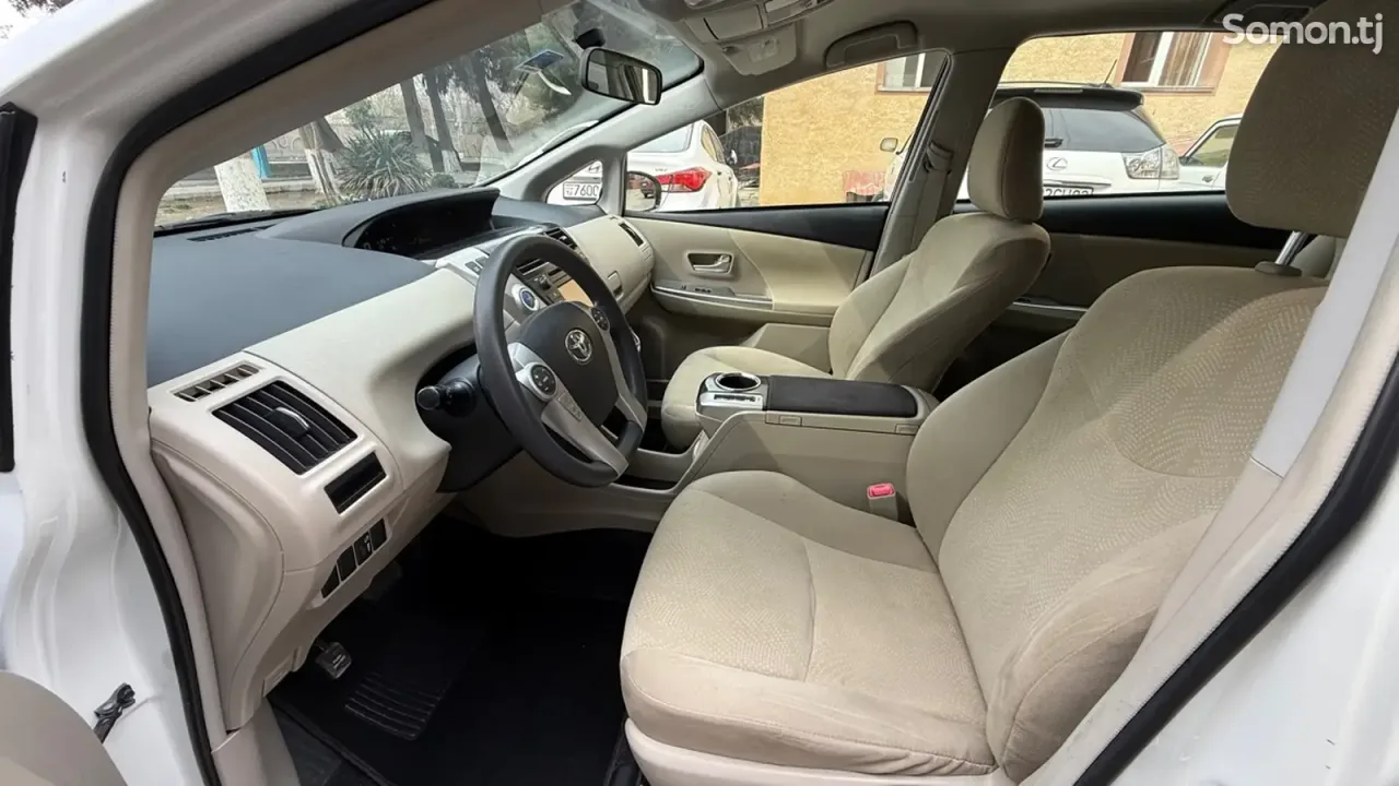 Toyota Prius 2014 · 1.8 AT